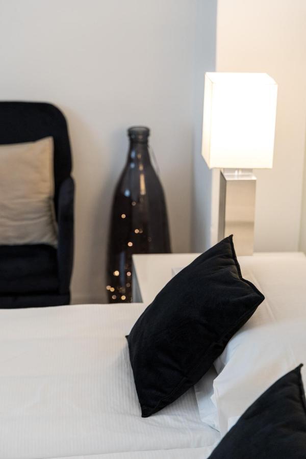 Carly'S Rooms Torbole Sul Garda Εξωτερικό φωτογραφία